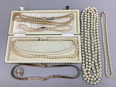 Lot 218 - A Single Strand Pearl Bead Necklace, clasp...