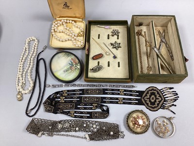 Lot 263 - Vintage and Later Costume Jewellery, including...