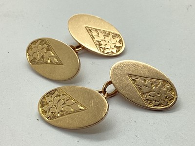 Lot 330 - A Pair of 9ct Gold Gent's Cufflinks, the oval...