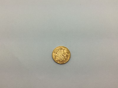 Lot 154 - 1914 George V Gold Sovereign.