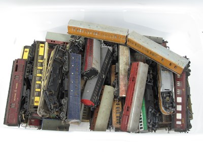 Lot 1032 - A Quantity of OO Scale Coaches, all...