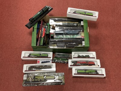 Lot 322 - Approximately eighteen static model steam...