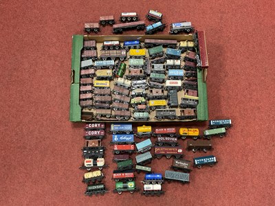 Lot 418 - Approximately eighty-five 00 gauge brake vans...