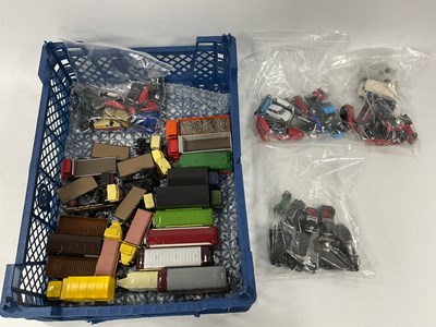 Lot 515 - A quantity of 00 scale road vehicles, both...