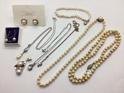 Lot 192 - A Collection of "925" and Other Freshwater and...
