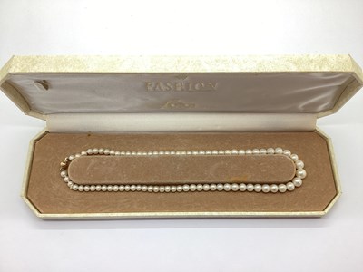 Lot 193 - A Freshwater Pearl Bead Necklace, the...