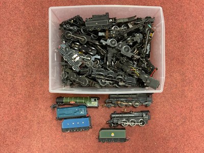 Lot 577 - A quantity of OO gauge locomotive chassis and...