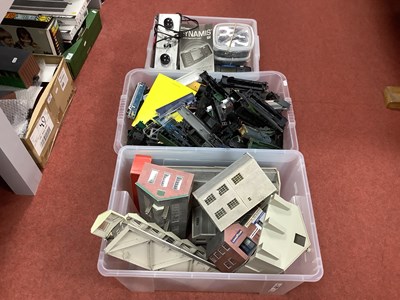 Lot 833 - A quantity of OO gauge model railway workshop...