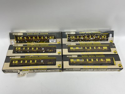 Lot 923 - Six boxed Wrenn 00 gauge Pullman Cars; two...