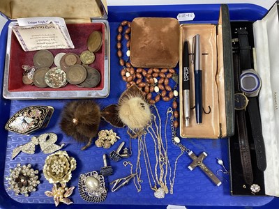 Lot 291 - A Collection of Vintage and Later Items, to...