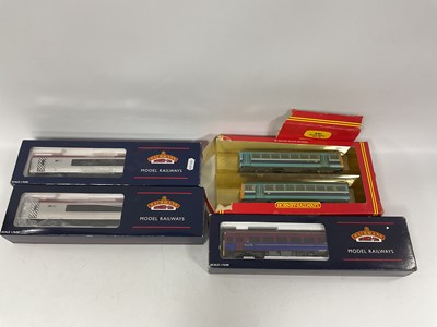 Lot 500 - A Hornby 'OO' Gauge/4mm Ref No R867 Class 142...
