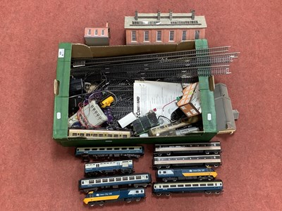 Lot 424 - A Quantity of OO Gauge Model Railway Items to...