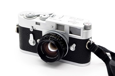 Lot 1382 - Leica M2 35mm Rangefinder Camera 1963,...