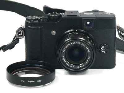 Lot 1377 - Fujifilm FinePix Series X10 12MP Digital...