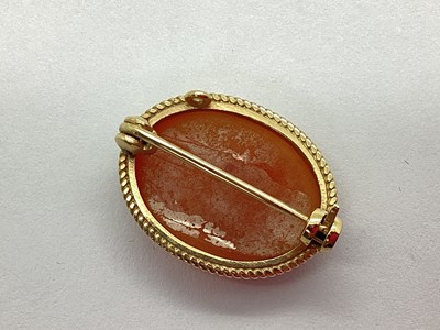 Lot 124 - A Small 9ct Gold Oval Shell Carved Cameo...