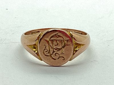 Lot 34 - A 9ct Rose Gold Gent's Signet Ring, the...