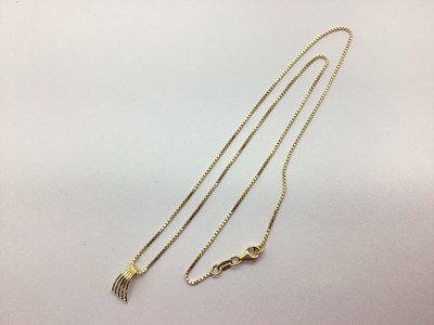 Lot 119 - A Modern Box Link Chain, stamped "585",...