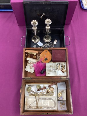 Lot 271 - A Collection of Assorted Costume Jewellery,...