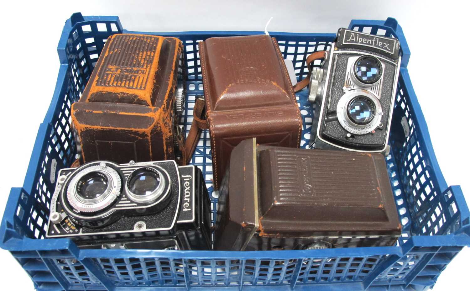 Lot 1397 - A quantity of twin lens reflex cameras...