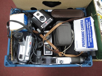 Lot 1104 - Cameras; Sony Digital Handycam, Zeiss Ikon...