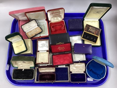 Lot 260 - A Collection of Vintage and Later Jewellery...