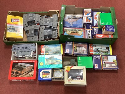 Lot 427 - A large quantity (two boxes) of N gauge...