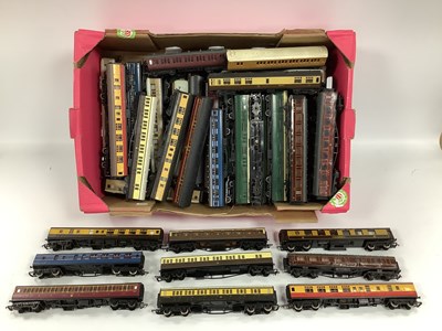 Lot 385 - Approximately thirty-eight 00 gauge coaches by...