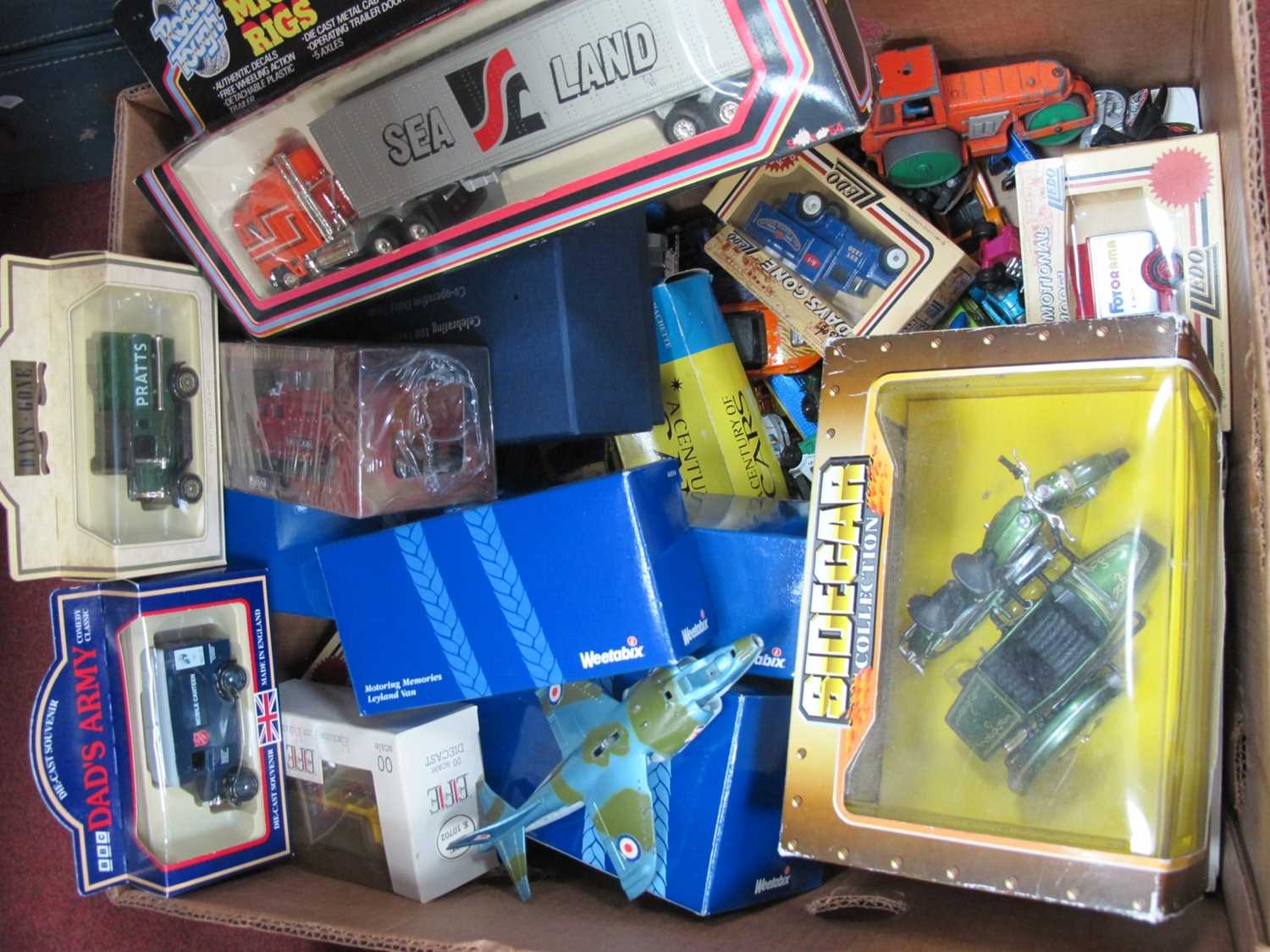 Lot 339 - A quantity of diecast model vehicles both...