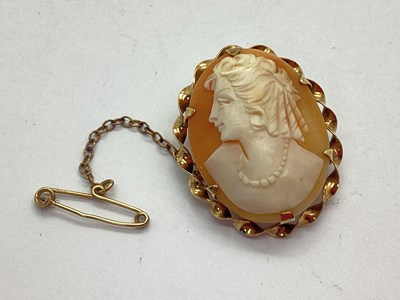 Lot 145 - A 9ct Gold Oval Shell Carved Cameo Brooch,...