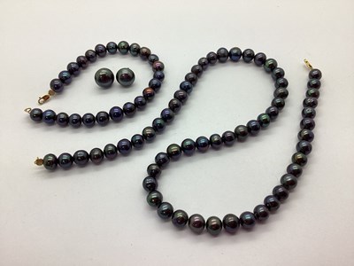 Lot 195 - A Black Pearl Bead Necklace, 49cm long,...
