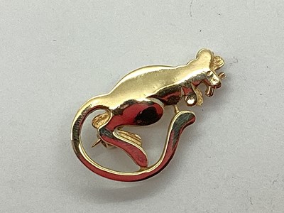 Lot 169 - A 9ct Gold 'Desert Rat' Brooch. [909617]