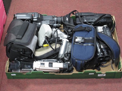 Lot 1130 - Camcorders; Sony Handycam Video 8 CCD-TR370E...
