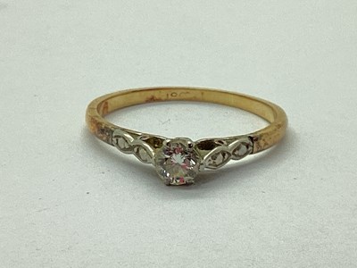 Lot 102 - A Single Stone Diamond Ring, the brilliant cut...