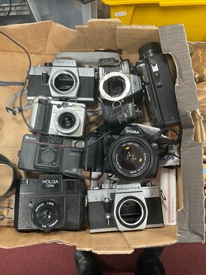 Lot 1028 - Cameras; Canon EOS300 with EF 28-90mm f/4-5.6,...