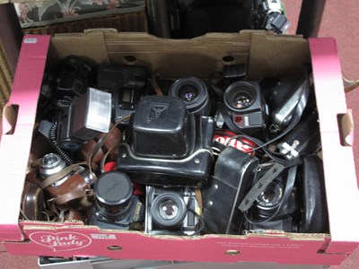 Lot 1133 - 35mm SLR Film Cameras, to include Canon T70...
