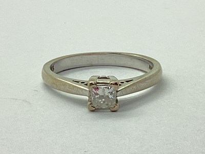 Lot 87 - A Modern 18ct White Gold Single Stone Diamond...