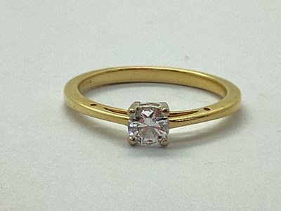 Lot 83 - A Modern 18ct Gold Single Stone Diamond Ring,...