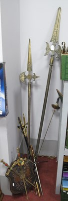 Lot 1140 - A collection of decorative weapons to include...