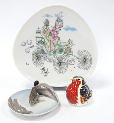 Lot 1207 - Royal Crown Derby robin paperweight with gold...
