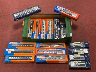 Lot 319 - Eighteen boxed HO scale European coaches, by...