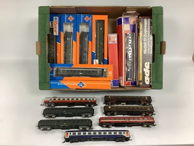 Lot 383 - Approximately twenty-four HO scale coaches...