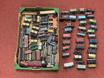Lot 422 - Approximately ninety 00 gauge wagons and brake...