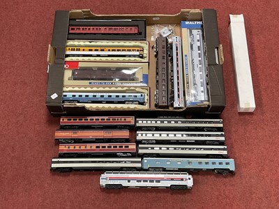 Lot 419 - Sixteen HO scale North American outline...