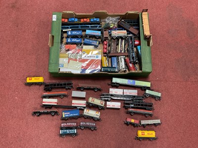 Lot 316 - Approximately forty modern image 00 gauge...