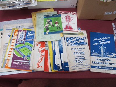 Lot 567 - 1960s Programmes including 60-1 Leeds v....