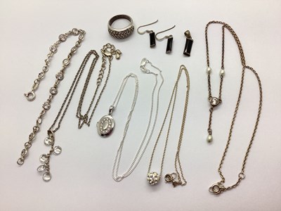 Lot 108 - An Oval Inset Locket, on fine chain, stamped...