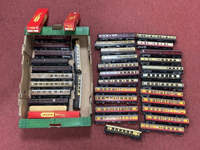 Lot 409 - Approximately forty 00 gauge coaches (four...