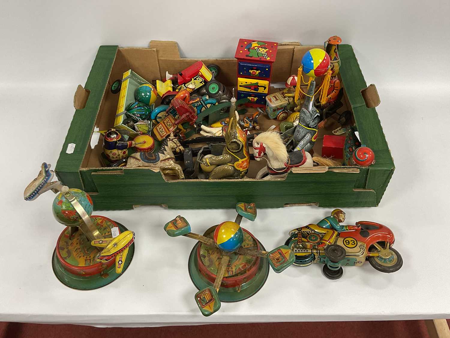 Lot 309 - A Collection of Predominantly Modern