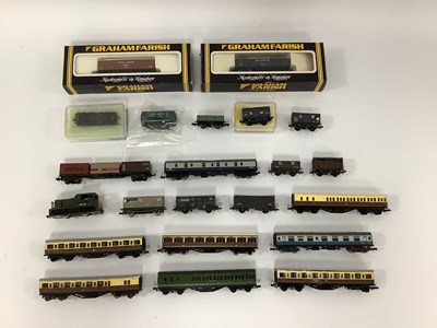 Lot 800 - A quantity of N gauge British rolling stock by...