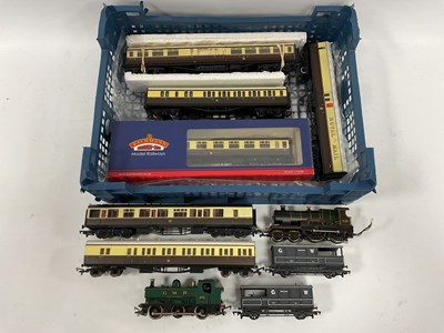 Lot 615 - A 00 gauge Great Western assortment including:...
